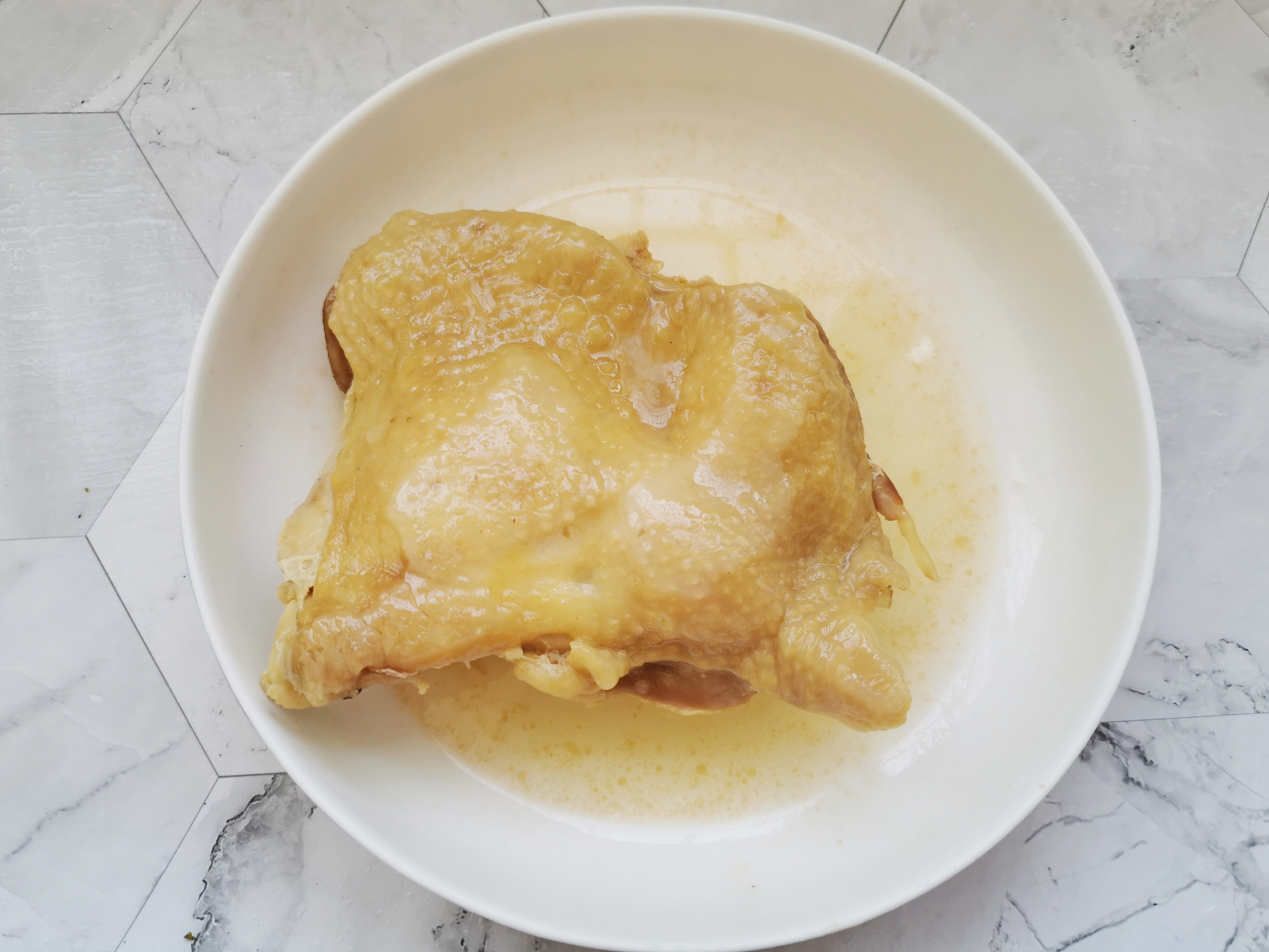 家常口水雞的做法，調配醬汁是關鍵，麻辣鮮香，上桌就掃光