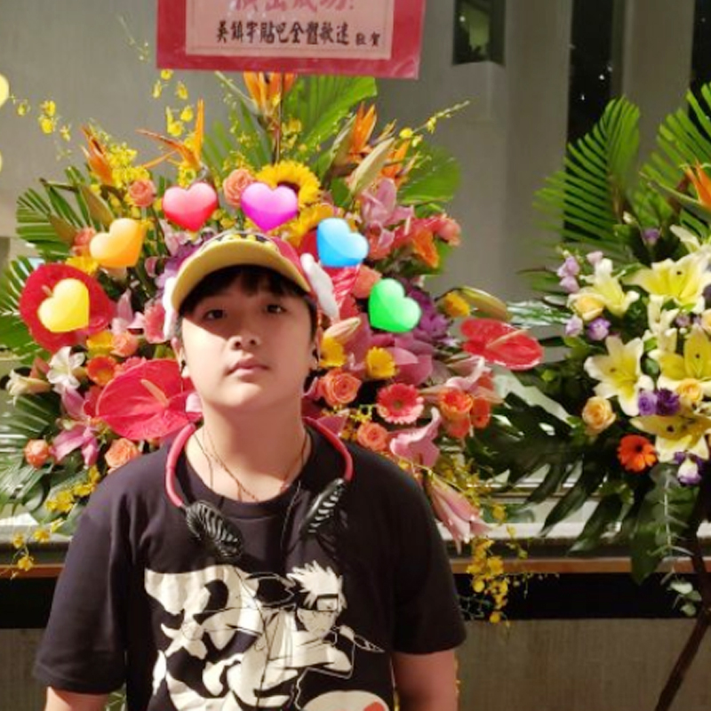 吴镇宇儿子颜值长在意料外，明显发胖伙食得多好？还好有身高撑着