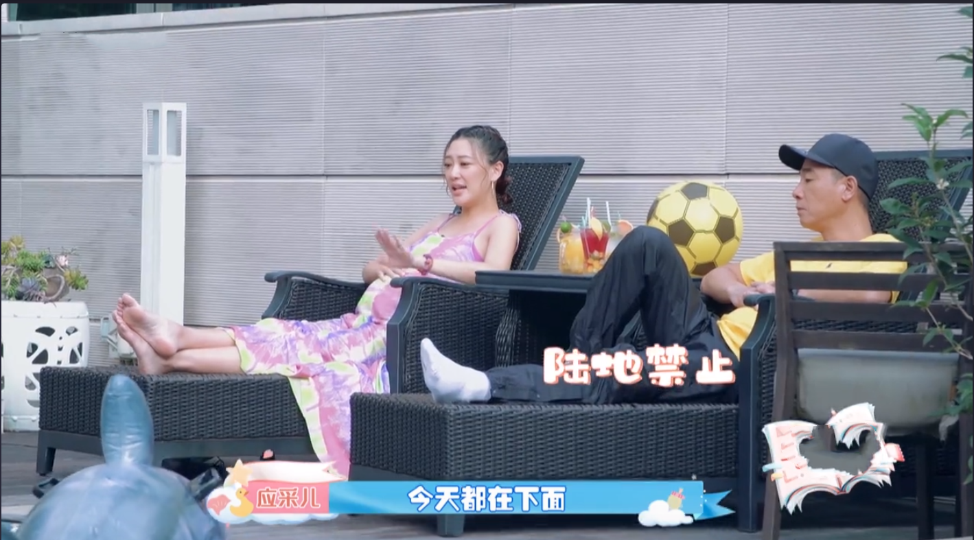 陳小春應采兒夫婦教育統一，小小春游泳冷到冒泡被要求陸地禁止