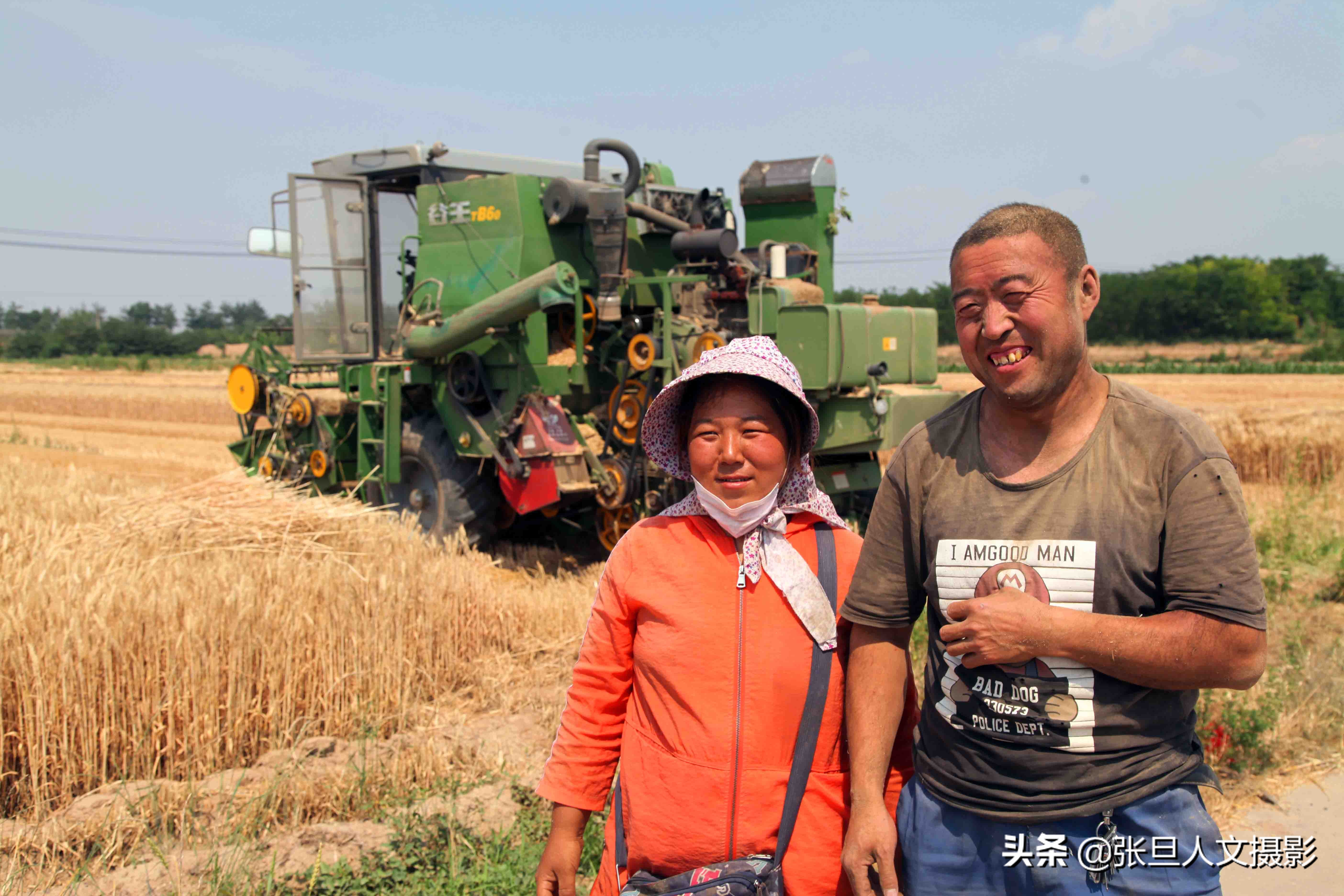 山西农民选择买收割机收麦子挣钱 脏点累点辛苦点 换来幸福的生活