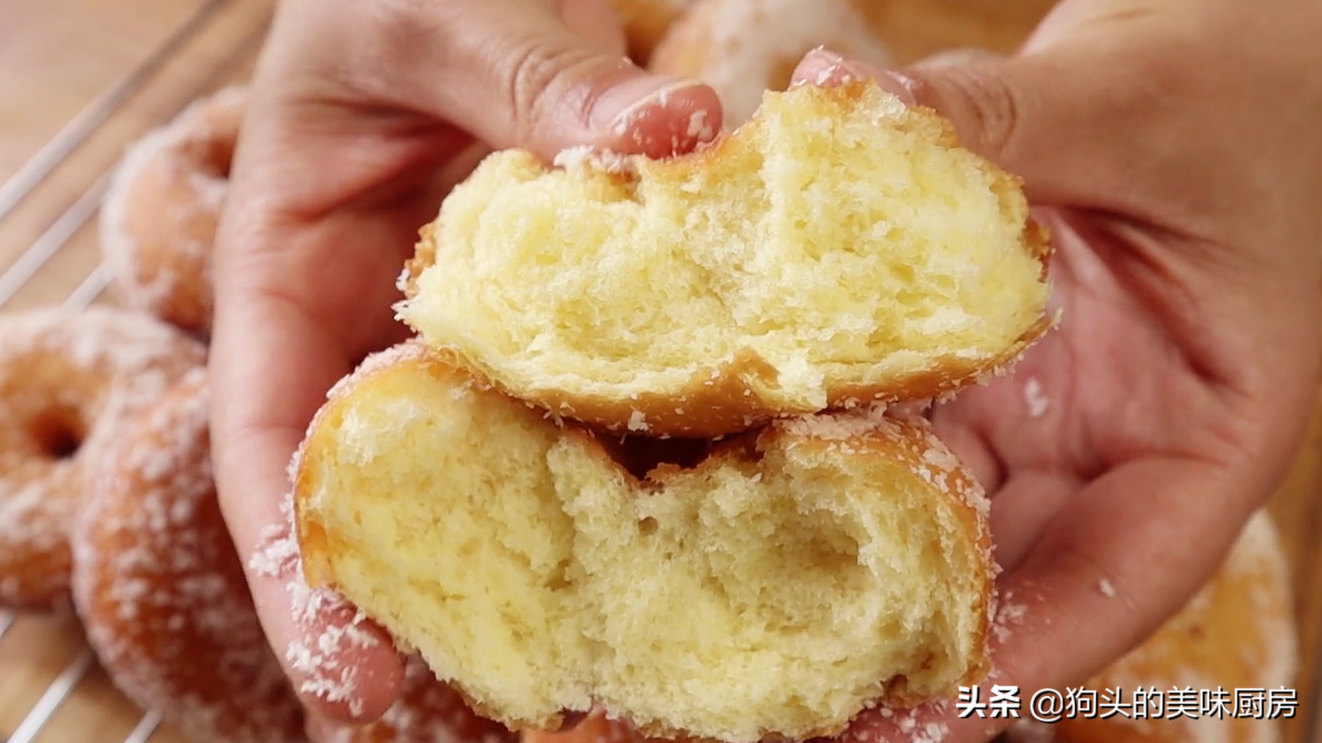 一碗麵粉，3個雞蛋，手指一戳一轉，香甜鬆軟，比買的麵包還好吃