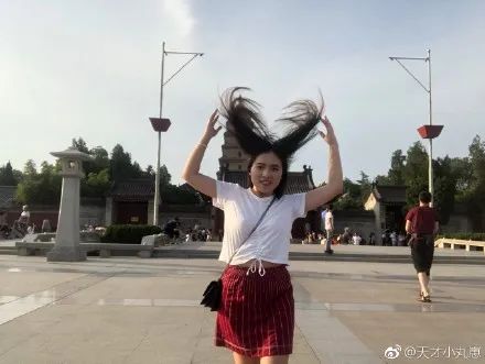 The schoolboy takes a picture to cummer whole process, the wife dare look far from