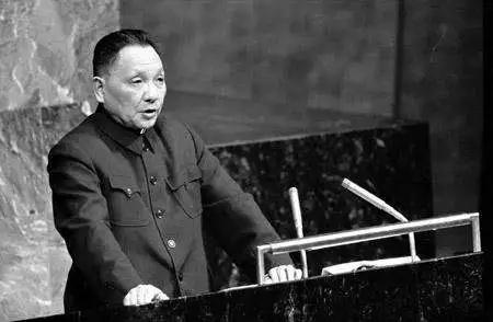 邓小平复出，离开军队多年，为何被安排兼任解