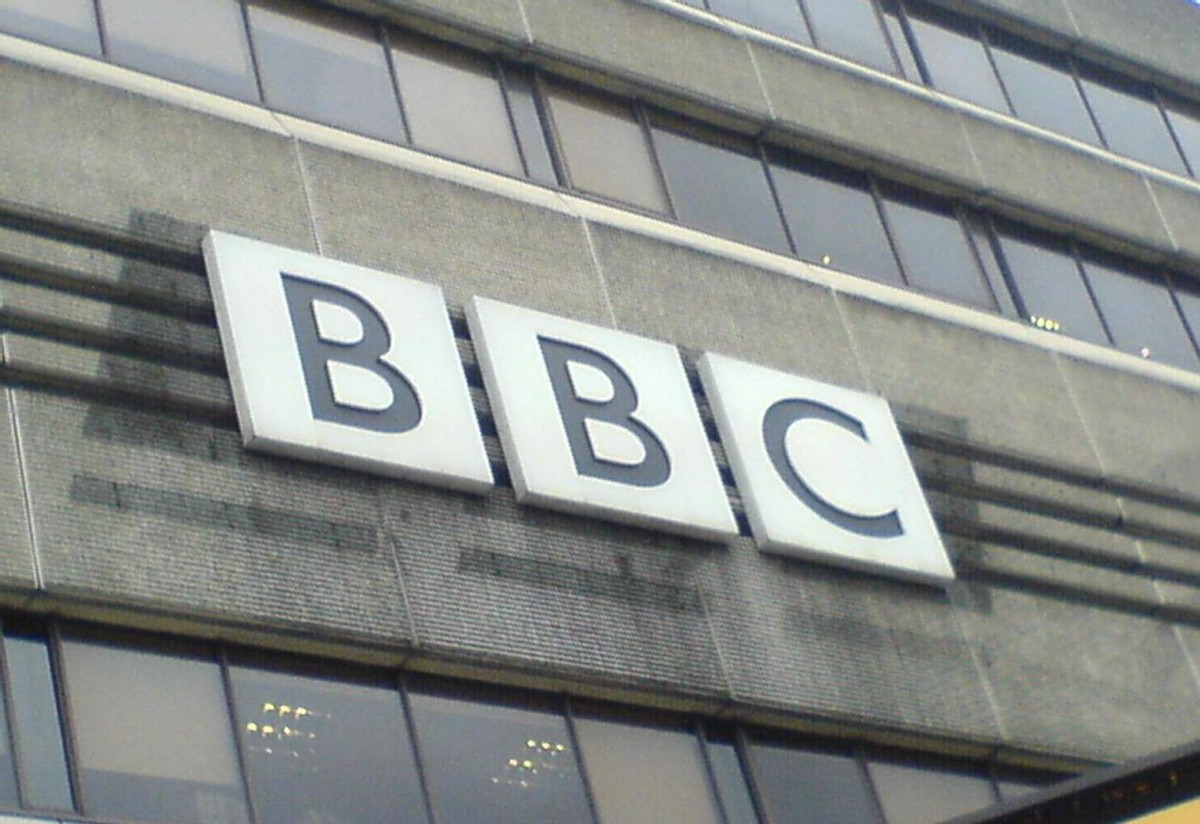 BBC愚蠢提问惹华春莹大笑！华姐回答太机智，究竟发生了什么？