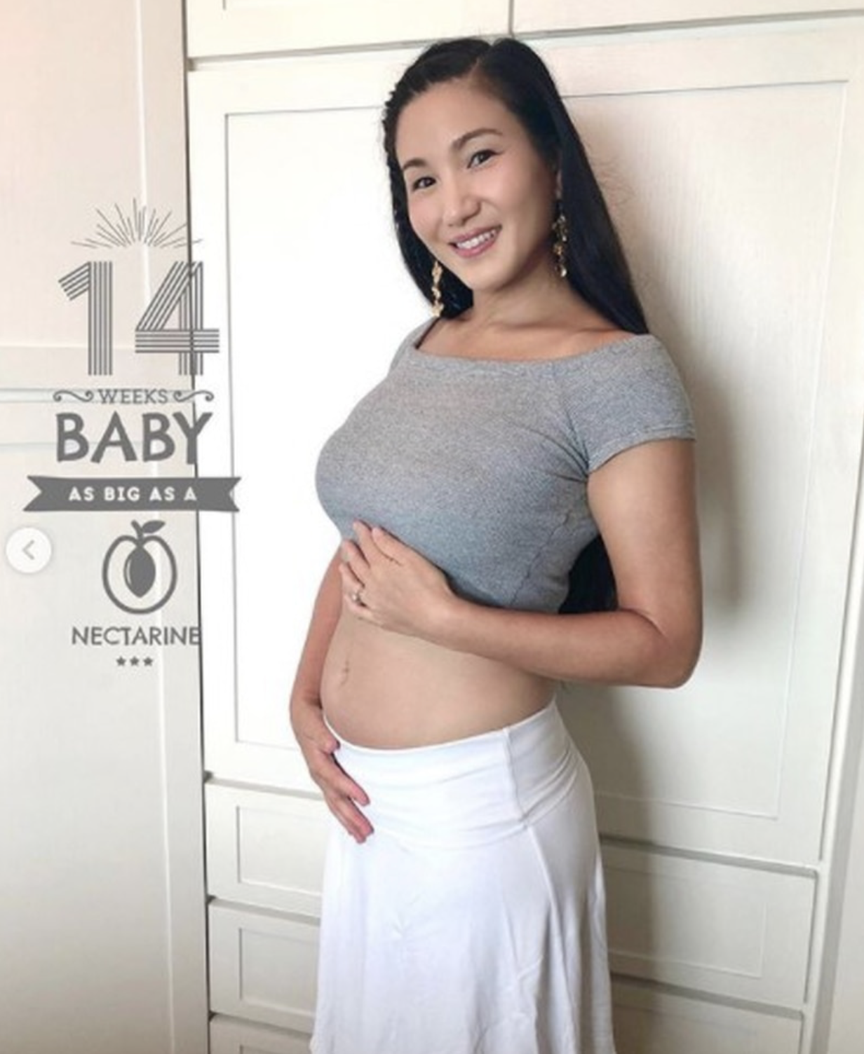 郑佩佩42岁女儿原子鏸宣布怀孕，首胎怀男孩，笑称母亲不盼抱孙