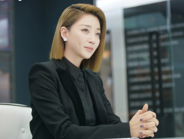 Looked " green " , just discover Yan Tao wear build and hyperbole earring, it is duty field female advocate edge tool