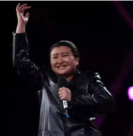 13年前，二人同上春晚，如今賈玲成了老板，那么白凱南哪去了？