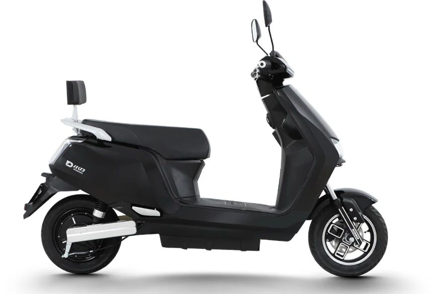 配1000w的电摩电机,72v32ah电池,最高时速47km/h,爬坡力道大,15°长坡