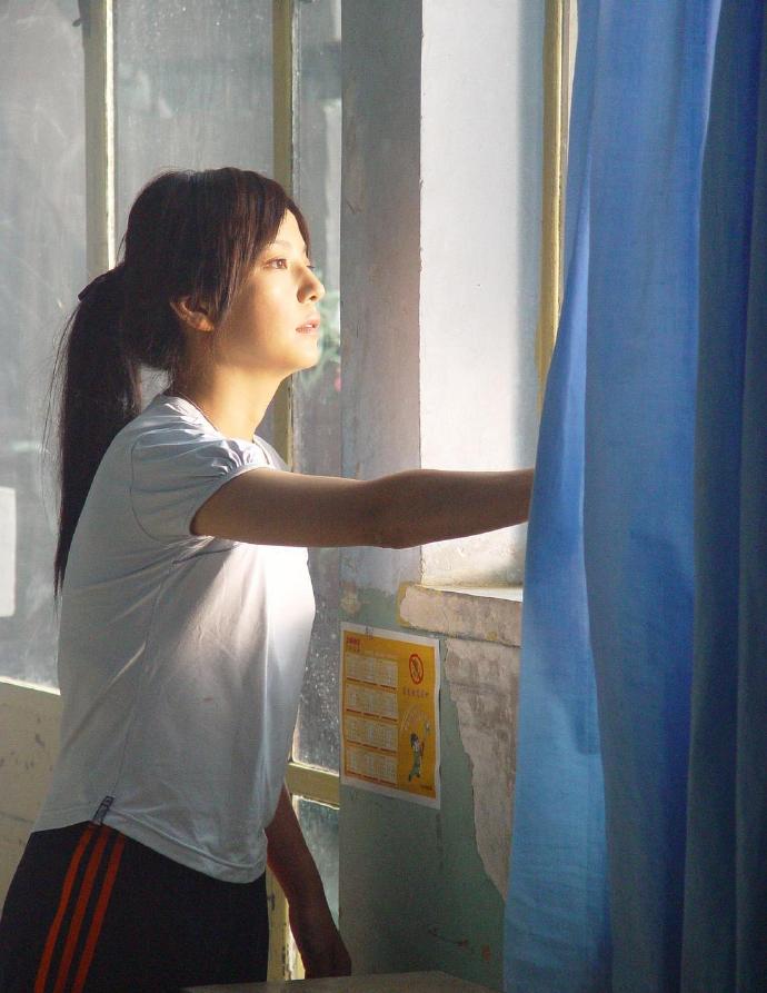 许鞍华导演久违出镜，赵薇晒庆生照为她祝福，两人疑似将有新作品