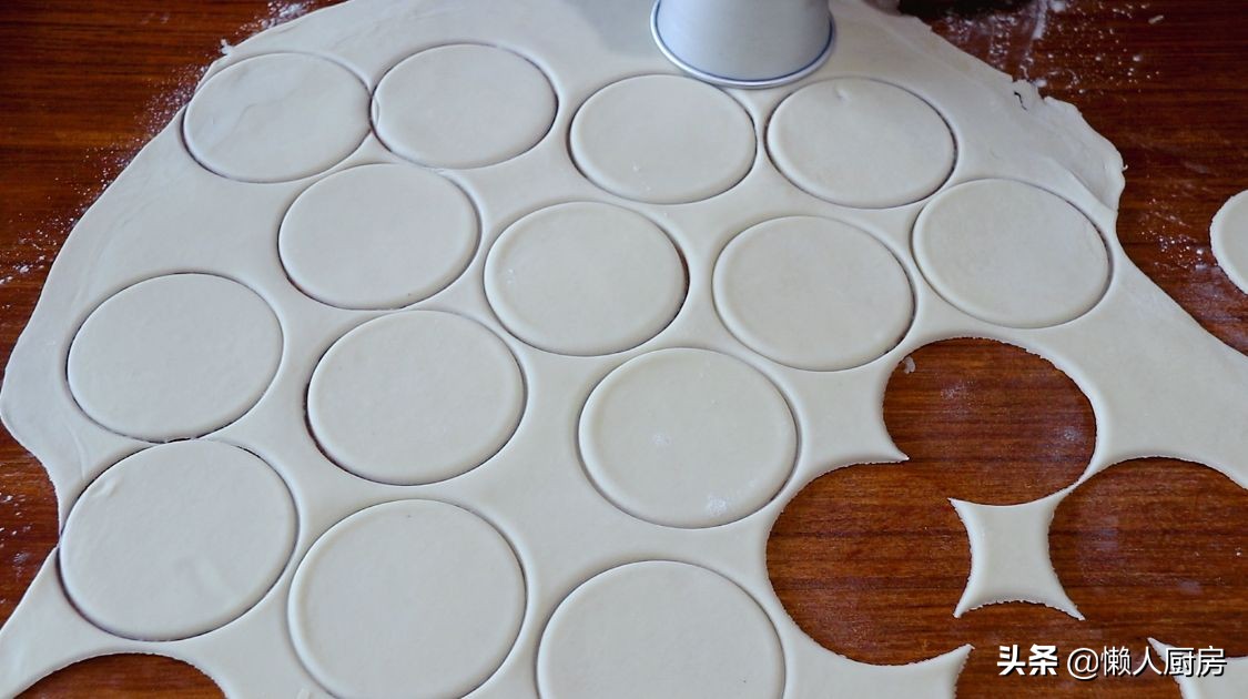 過年做這道小吃，包滿花生餡，寓意錢包滿，是招待客人必備的食品