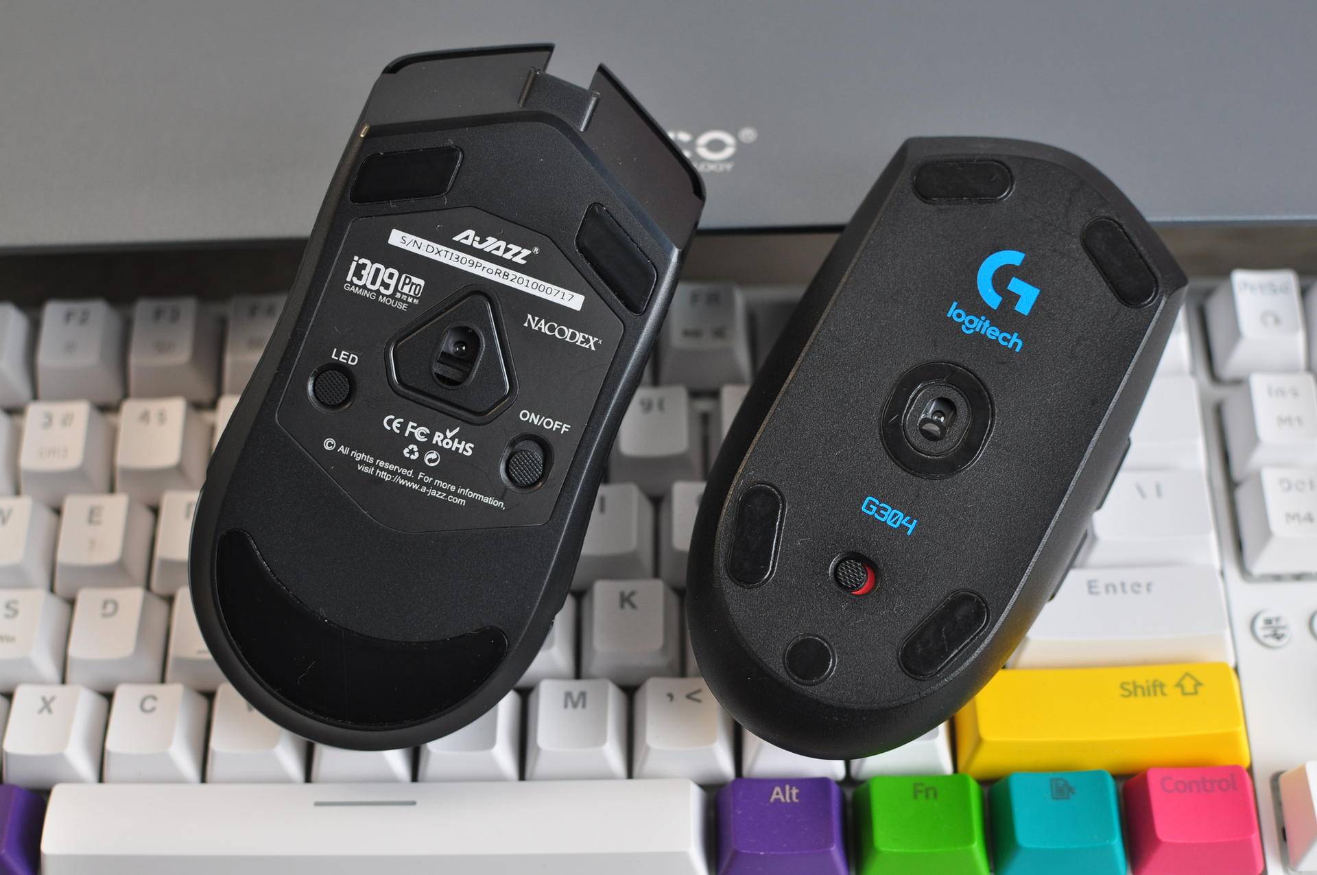 横评2款平民轻量化鼠标，国产鼠标对标罗技G304