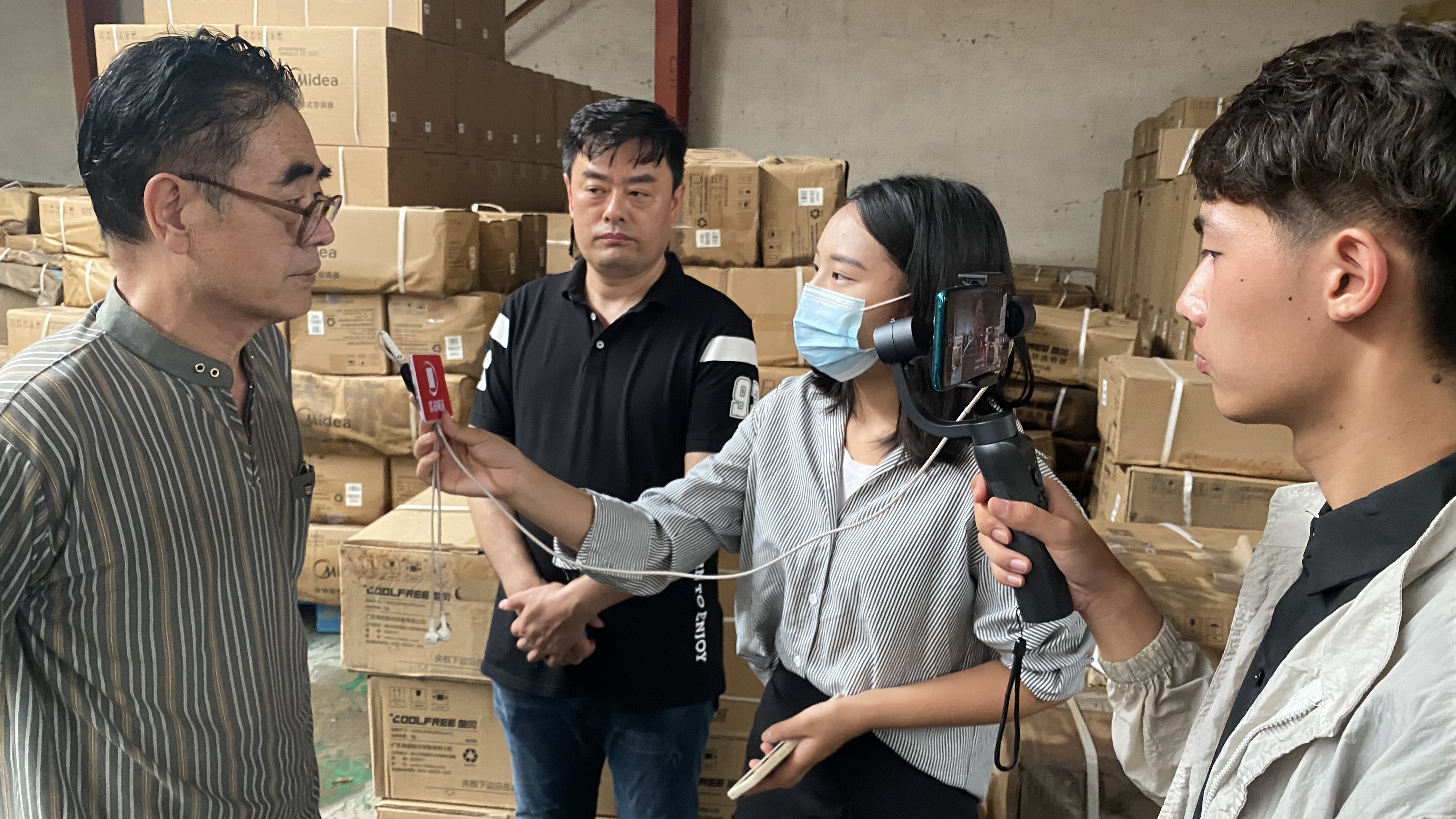 河南省消费者协会及省家电协会领导慰问因水灾受损的家电经销商
