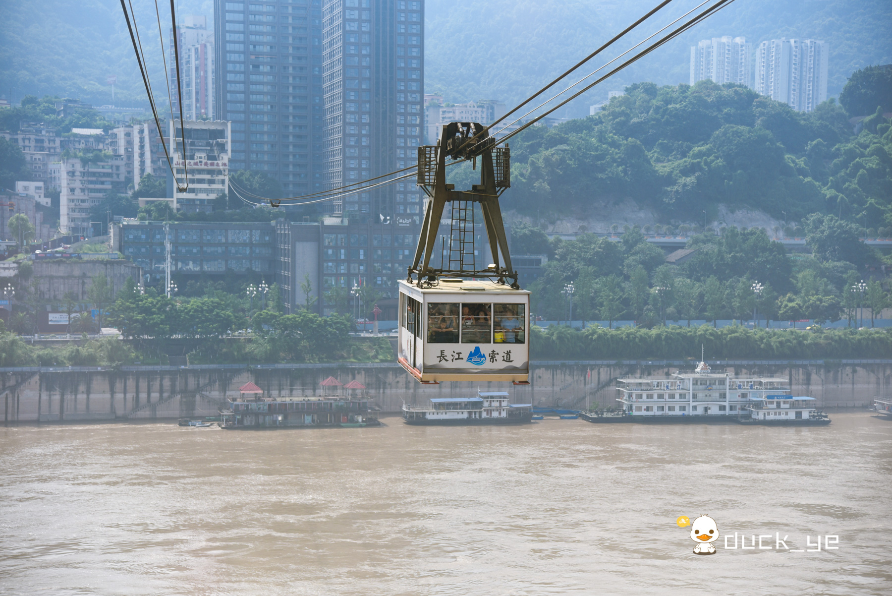 重庆旅游市区必打卡的六大景点，洪崖洞只能排第三，你都去过么？