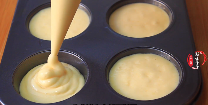 傳統脆皮雞蛋糕，原來做法這麼簡單，外酥里香，是小時候的味道