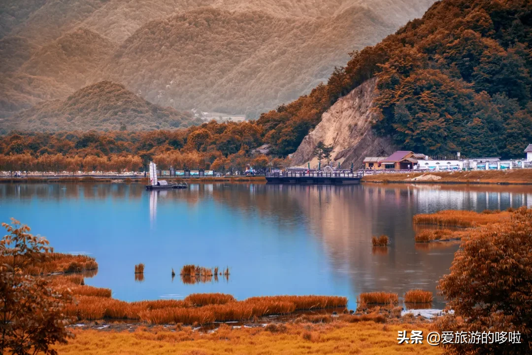 The best place to travel in October-November, the late autumn tour bus is about to depart