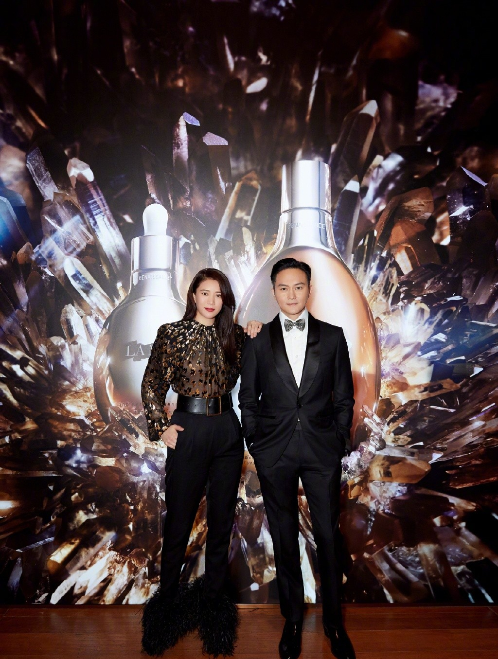 張智霖袁詠儀夫妻顏值太高了，都不懼鏡頭素顏出行，低調秀恩愛