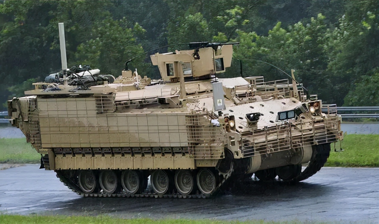 遥控武器站安排上了!国产新一代履带式装甲车族露面