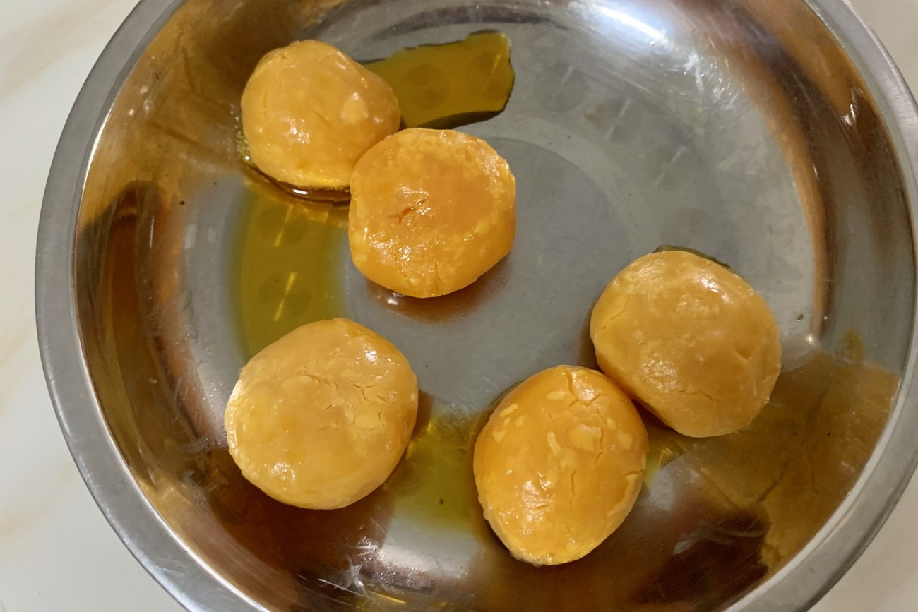 南瓜別只會煮粥喝，教你一個新吃法，軟糯鹹香，簡單營養又健康