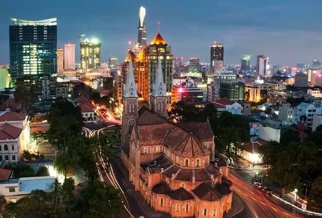 殴打中国游客、禁止中国人吃饭，如今却呼吁中