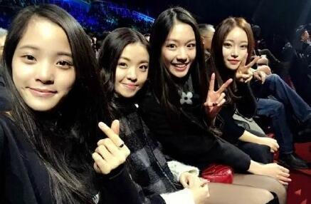 13岁\"华谊小公主\"王文，也疯狂追星，看