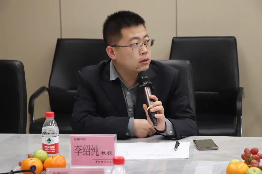 東鵬博士后科研工作站雷東移博士、李瑩博士順利開題