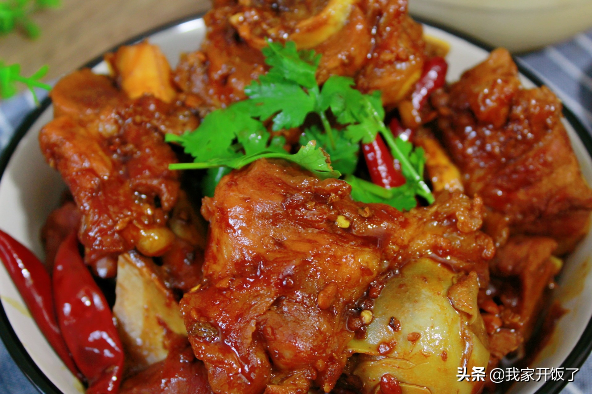 天冷后，在家做酱棒骨，比排骨吃着过瘾，都不好意思说吃了几碗饭