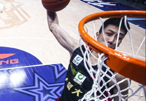 Scamper is cracked, car of gale of penalty shot line buckles basket, zhang Zhenlin wins the championship that buckle basket. 