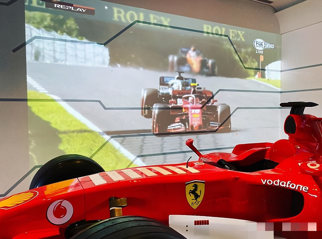 林志颖上亿豪宅有多豪？客厅摆法拉利做装饰，