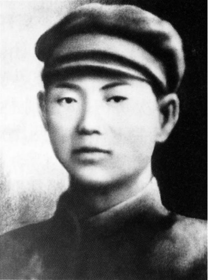 抗日将军吃饭发现一只鸟，立刻停筷，下令战士