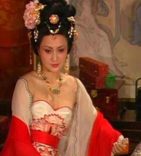 霓裳羽衣，究竟摇落了中国古典诗词里的几番风月？