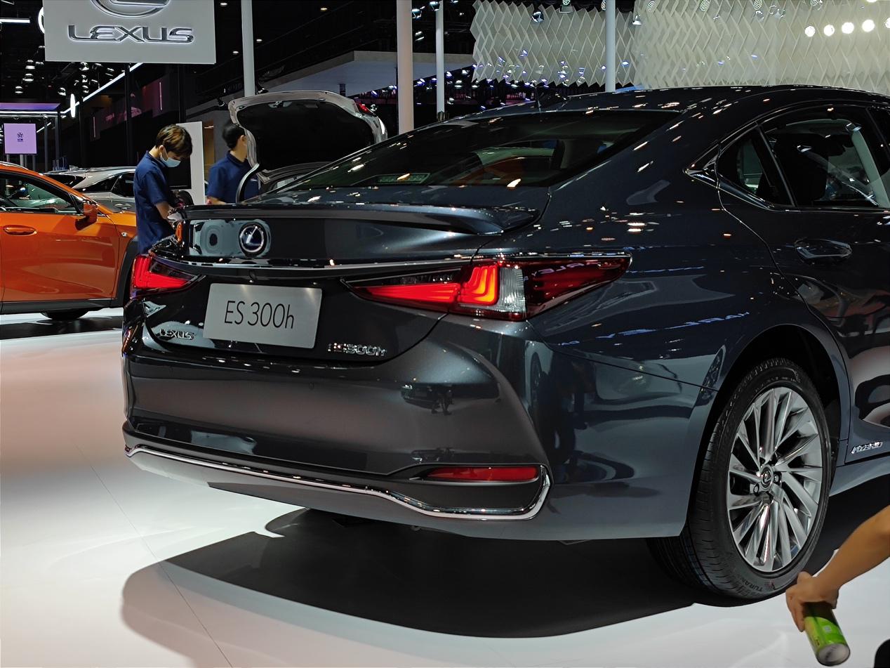 成都车展 | 中期改款雷克萨斯ES 外观小改 视觉冲击力更强