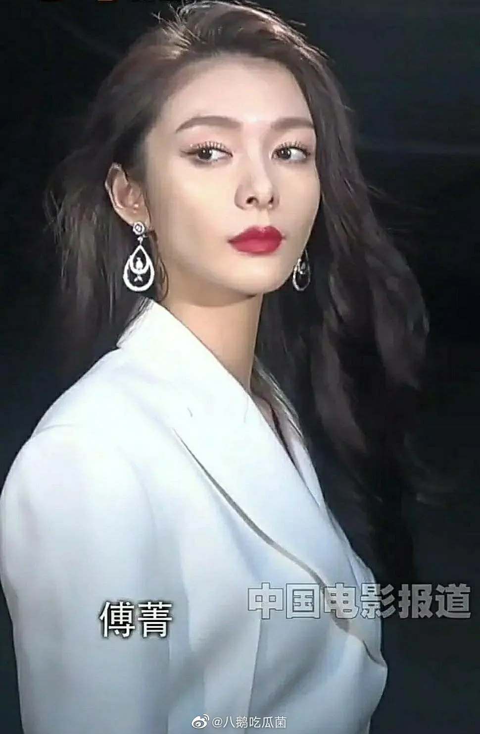 百花女星怼脸特写，周冬雨骨像好扛镜头，赵小棠就这还吹王祖贤？