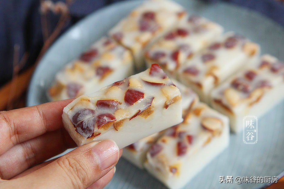 這糕點，吃一次饞一次，不用烤箱不打發，香甜軟糯，家人都愛吃