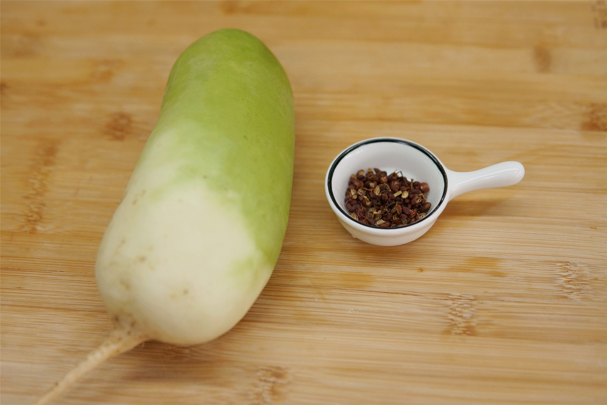 A good way for the farmer’s grandmother to pickle the radish, make it the same day and eat it on the same day, it is spicy and delicious, crunchy