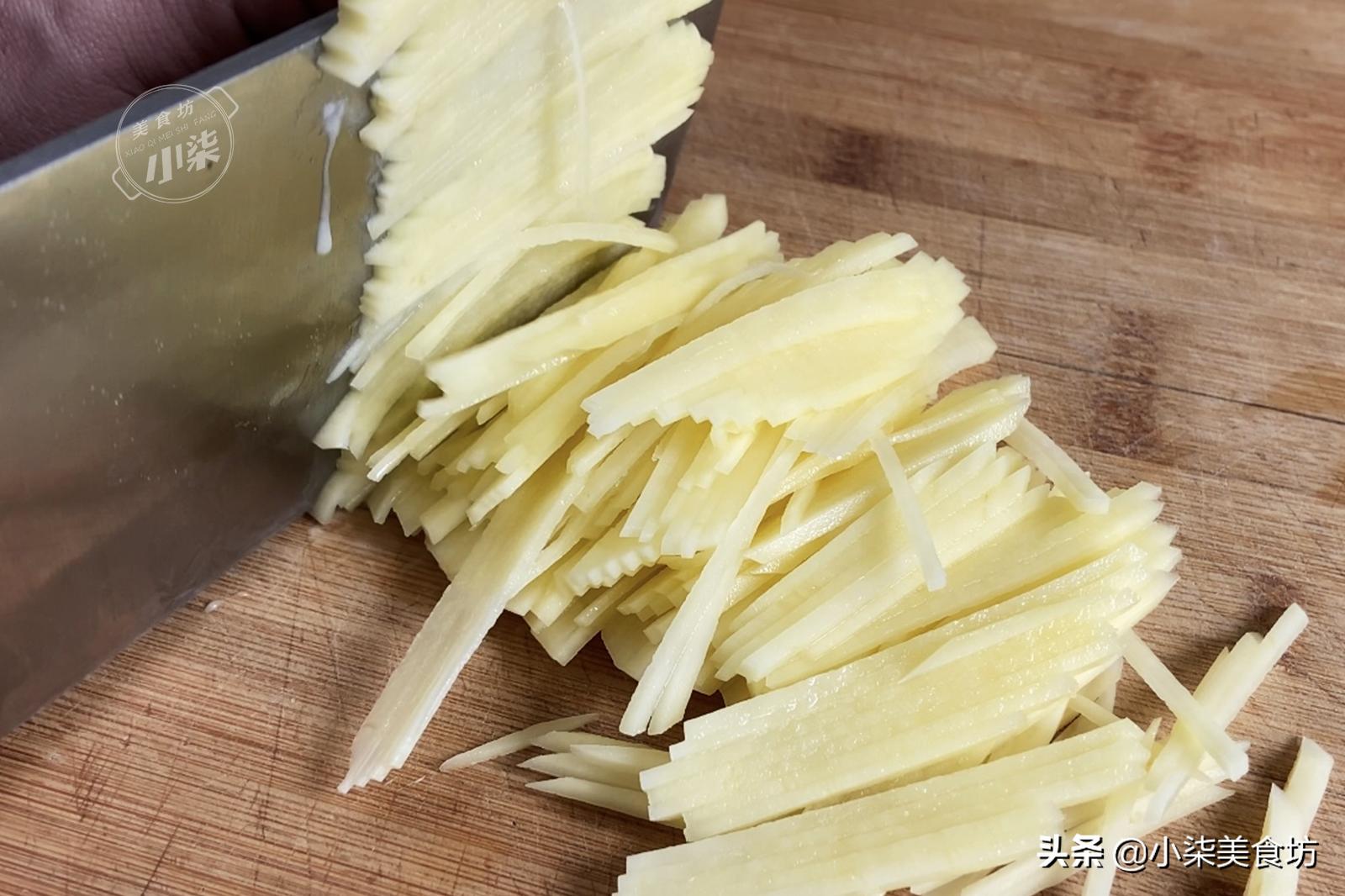 家里有土豆就能学会的菜，5分钟就上桌，简单省事，孩子超爱吃