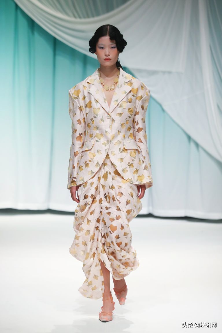 极致的浪漫主义美学 | Yuhan Wang SS21