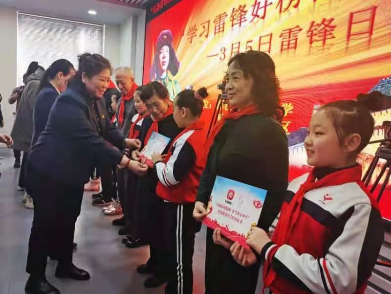 白山市：弘扬雷锋精神 争当孝心少年