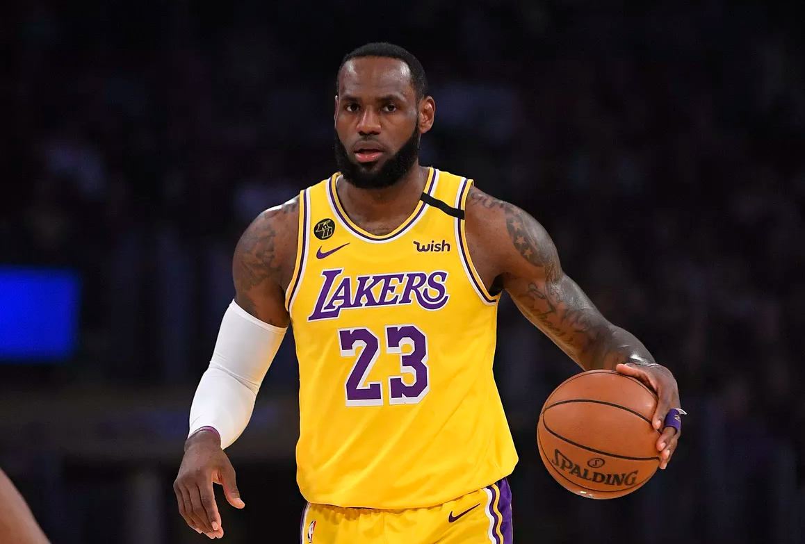 NBA本赛季防守最好的10名球员！维金斯第十，詹姆斯排名第一