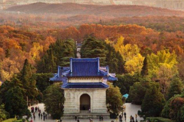 侵华战争时，日军军部下令严禁破坏这三人的陵