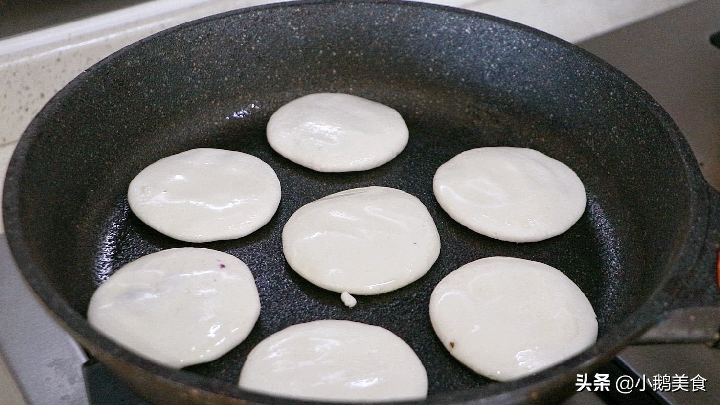 糯米粉這做法實在太好吃了，難怪小吃街那麼火，吃一次就念念不忘