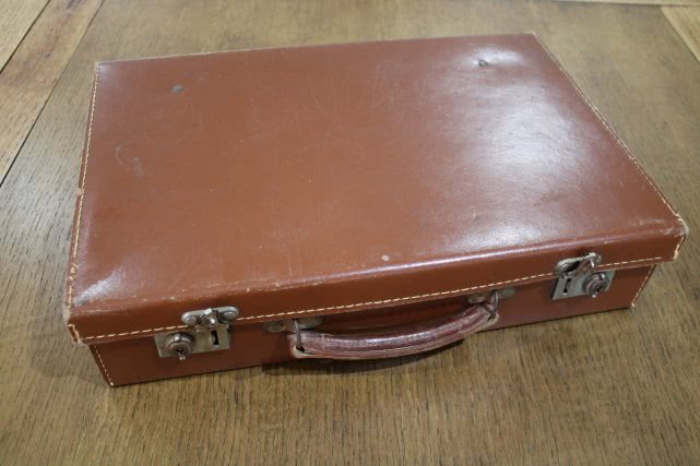 堪称时间胶囊，一战阵亡士兵的手提箱被发现，