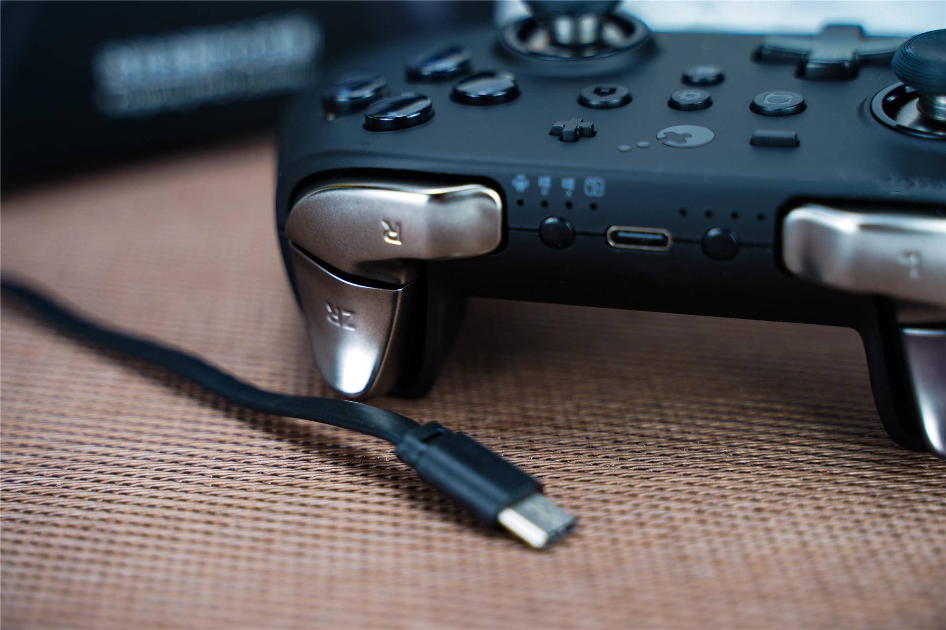 拿着舒服，用着得劲。80后体验谷粒金刚pro游戏手柄