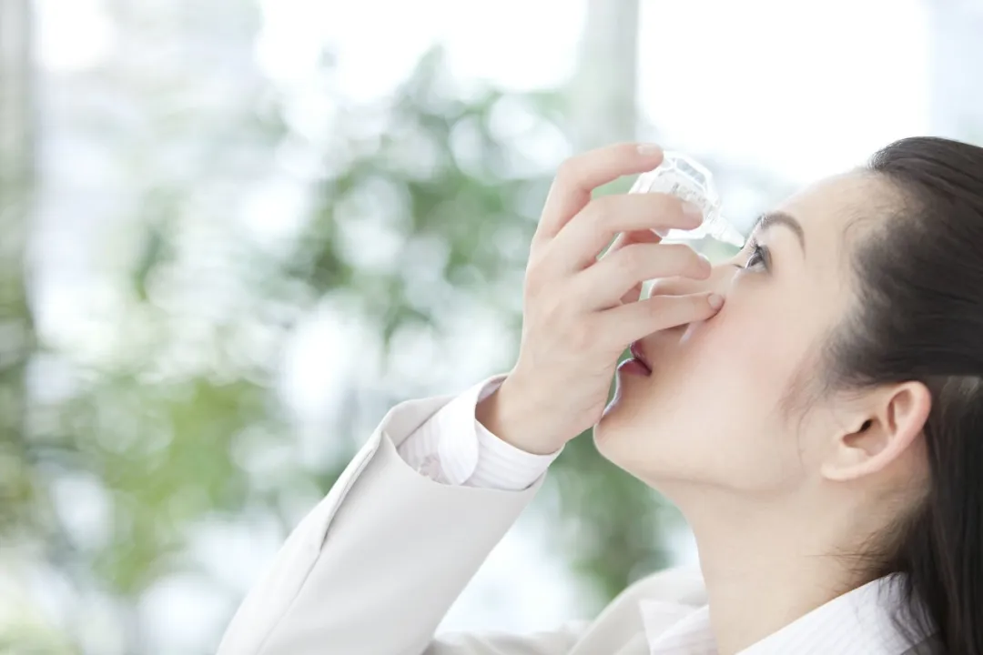 眼睛一不舒服就点眼药水？盘点那些使用眼药水的误区