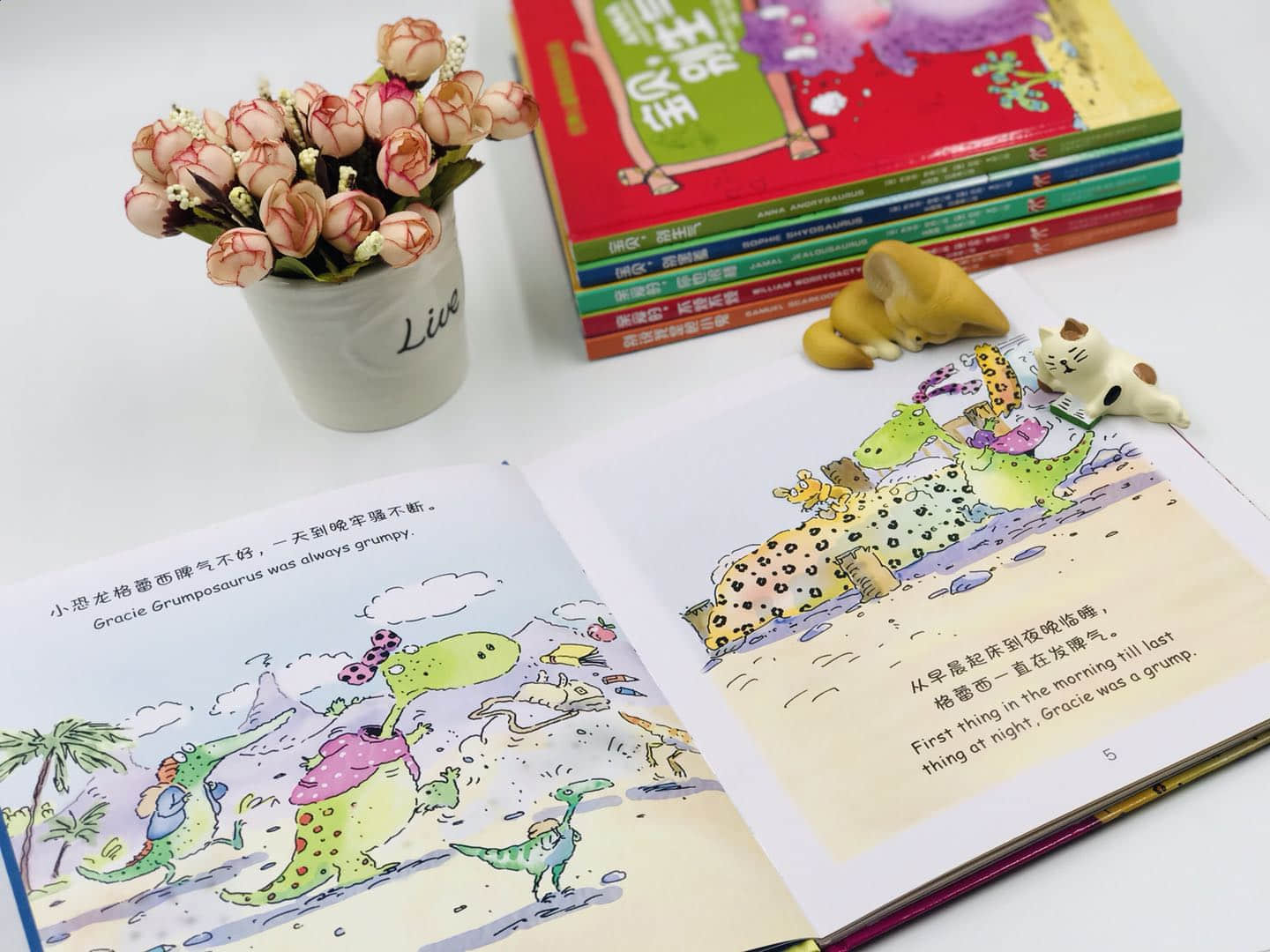 嗯哼踩疼脚崩溃大哭，霍思燕的处理方式获百万点赞，堪称教科书级