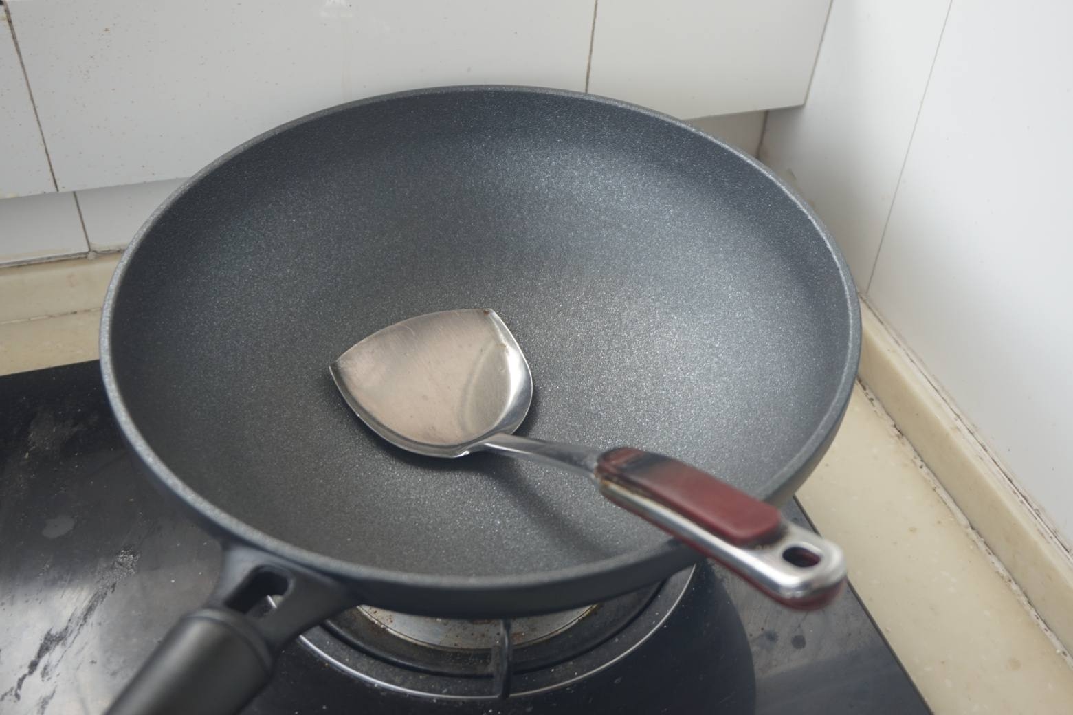 真不粘、用钢铲、能爆炒- 九阳晶钻不粘锅试用