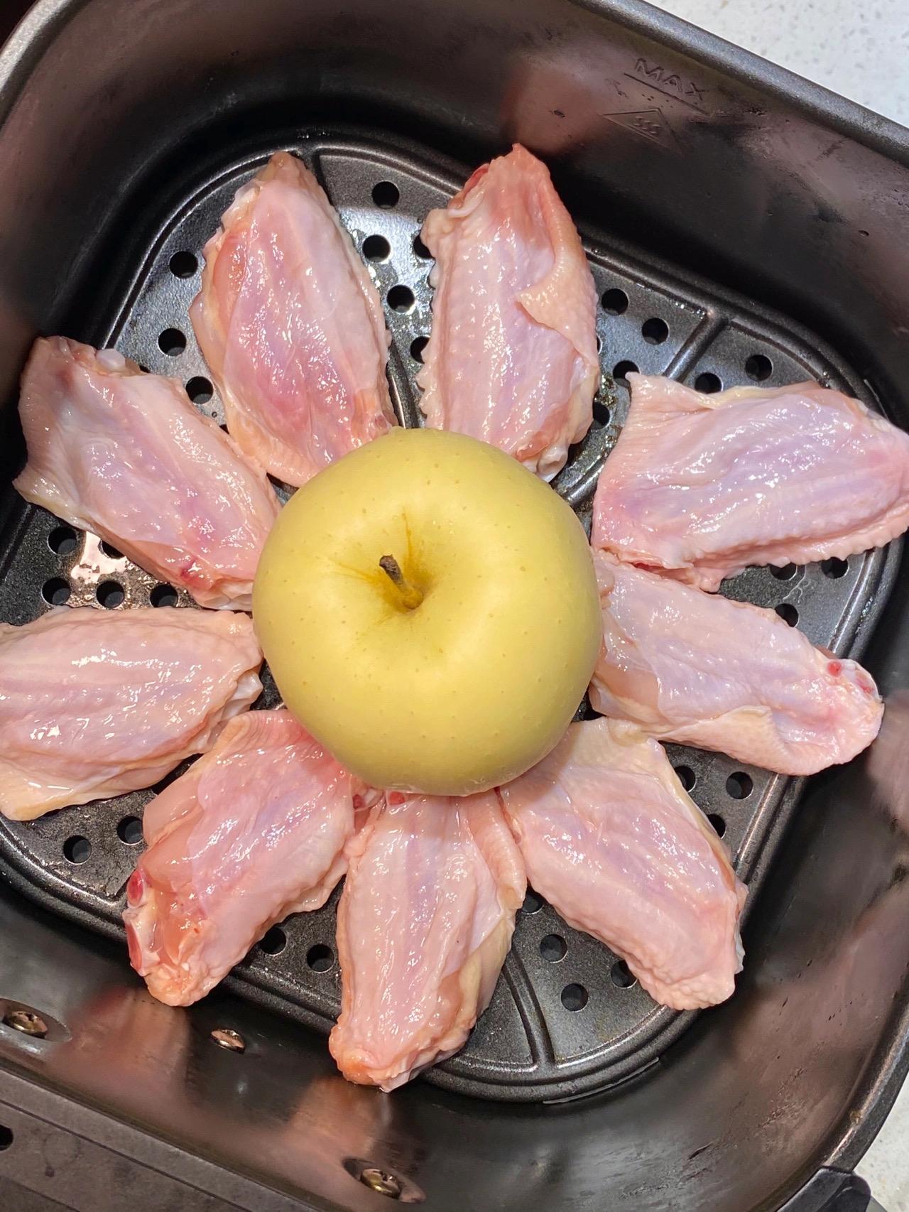 There are 200 recipes for the universal air fryer. You can cook meat