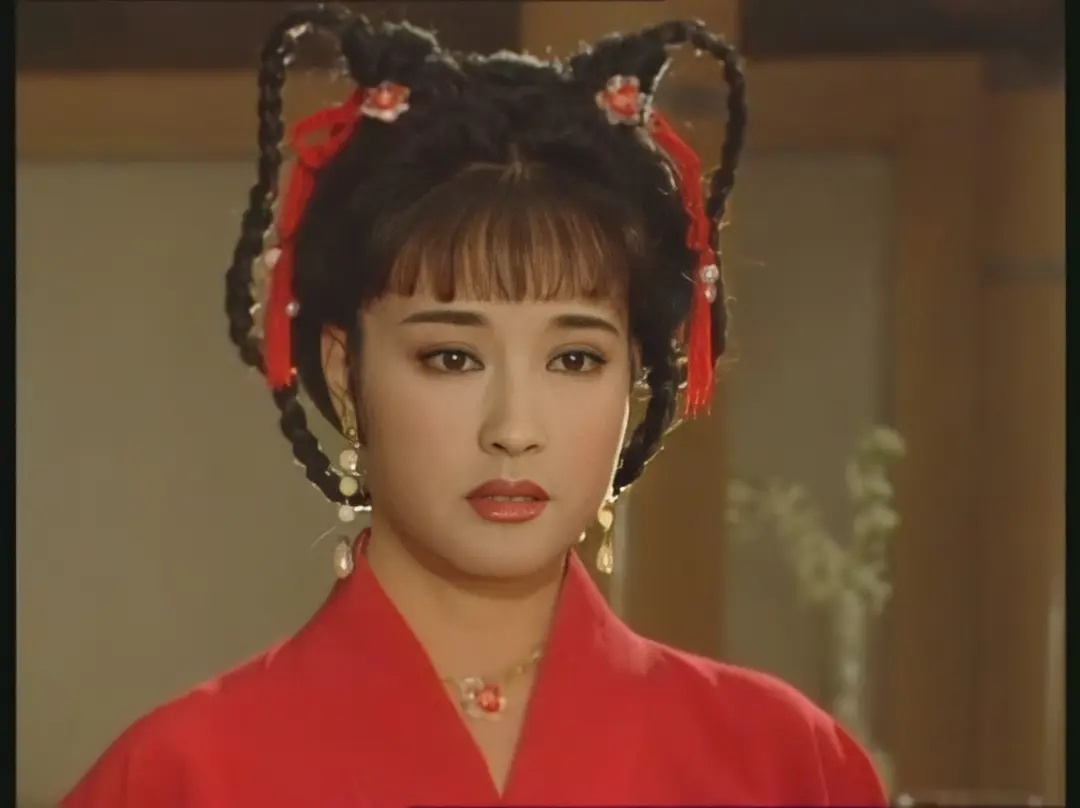 章子怡演14岁的少女翻车了，和40岁时的刘晓庆差