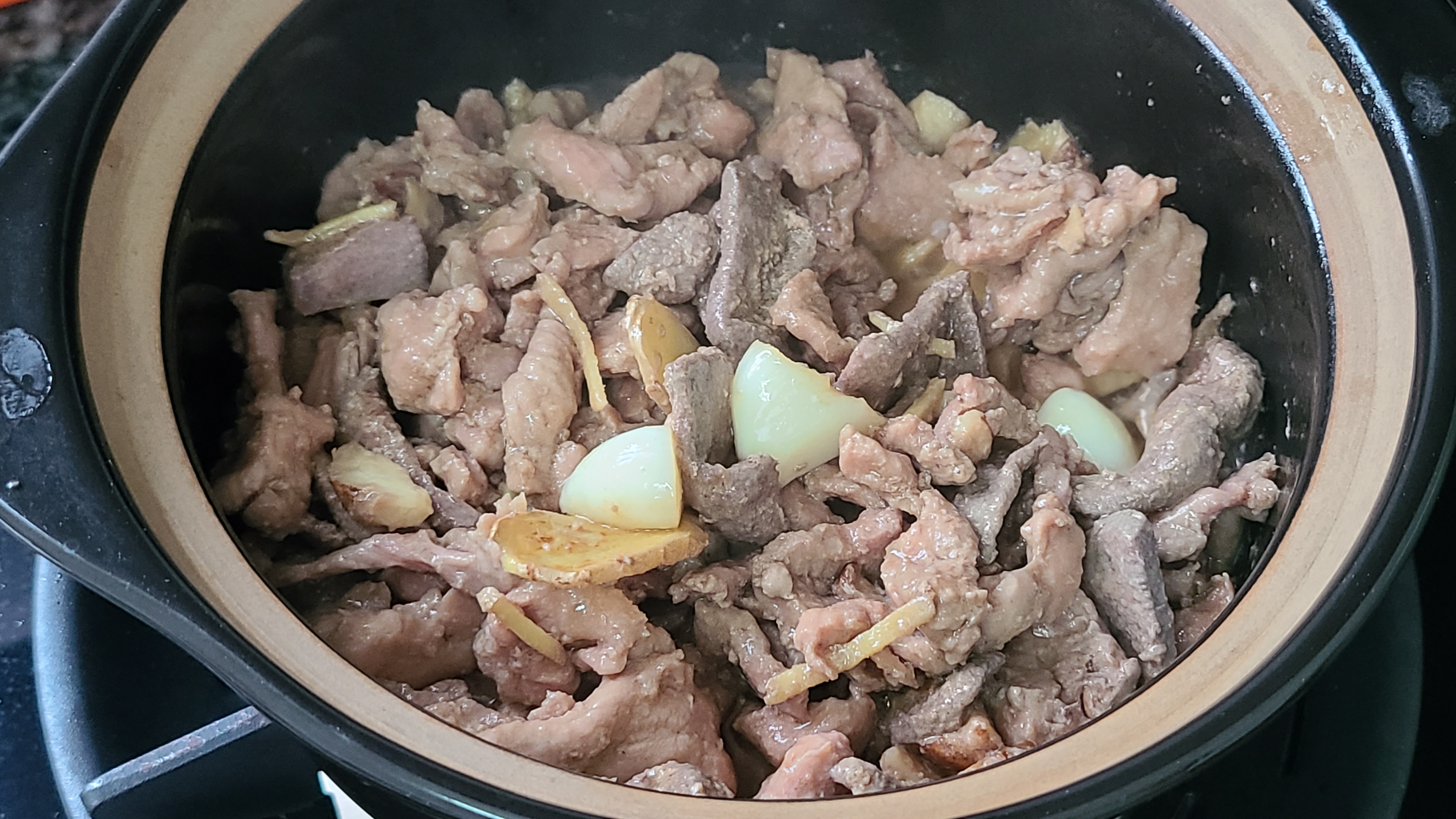 爱吃猪肉别直接炒，教你一个香喷喷的广东做法，简单美味又营养