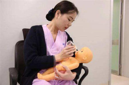 有种“偷懒”叫父母用开水烫奶瓶，自己方便了，孩子却被“坑了”