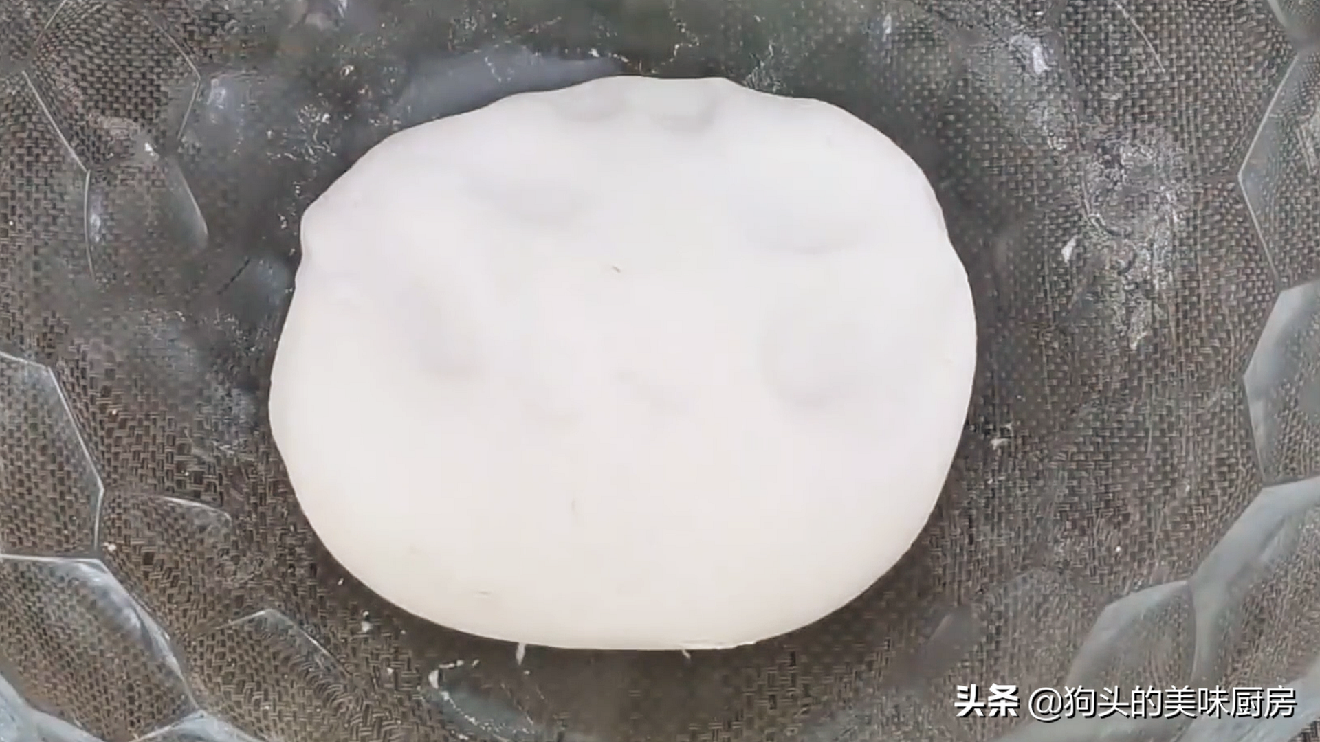 愛吃糯米粉的不要錯過，學會這樣做，外酥裡糯，香甜不粘牙